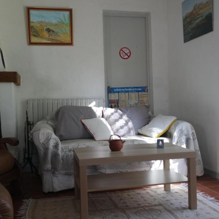 Mas Grimaud - Gite- Studio Et Chambres D'Hotes Familiales Eygalières Buitenkant foto