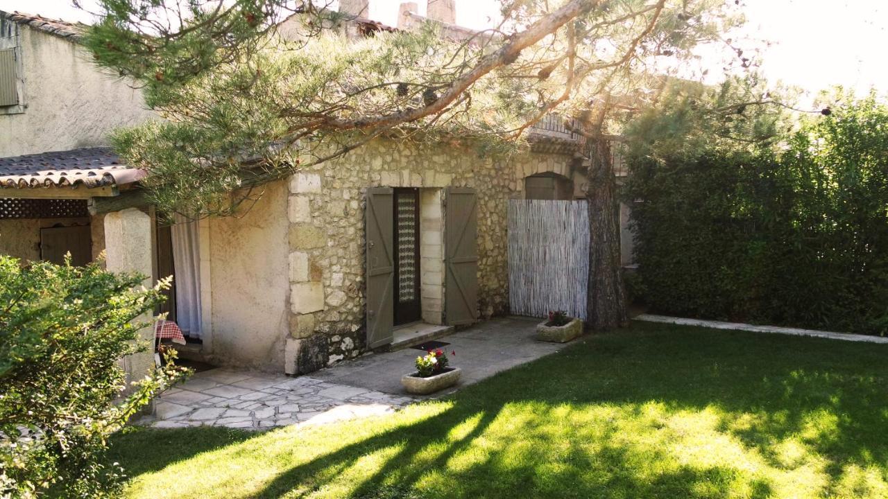 Mas Grimaud - Gite- Studio Et Chambres D'Hotes Familiales Eygalières Buitenkant foto