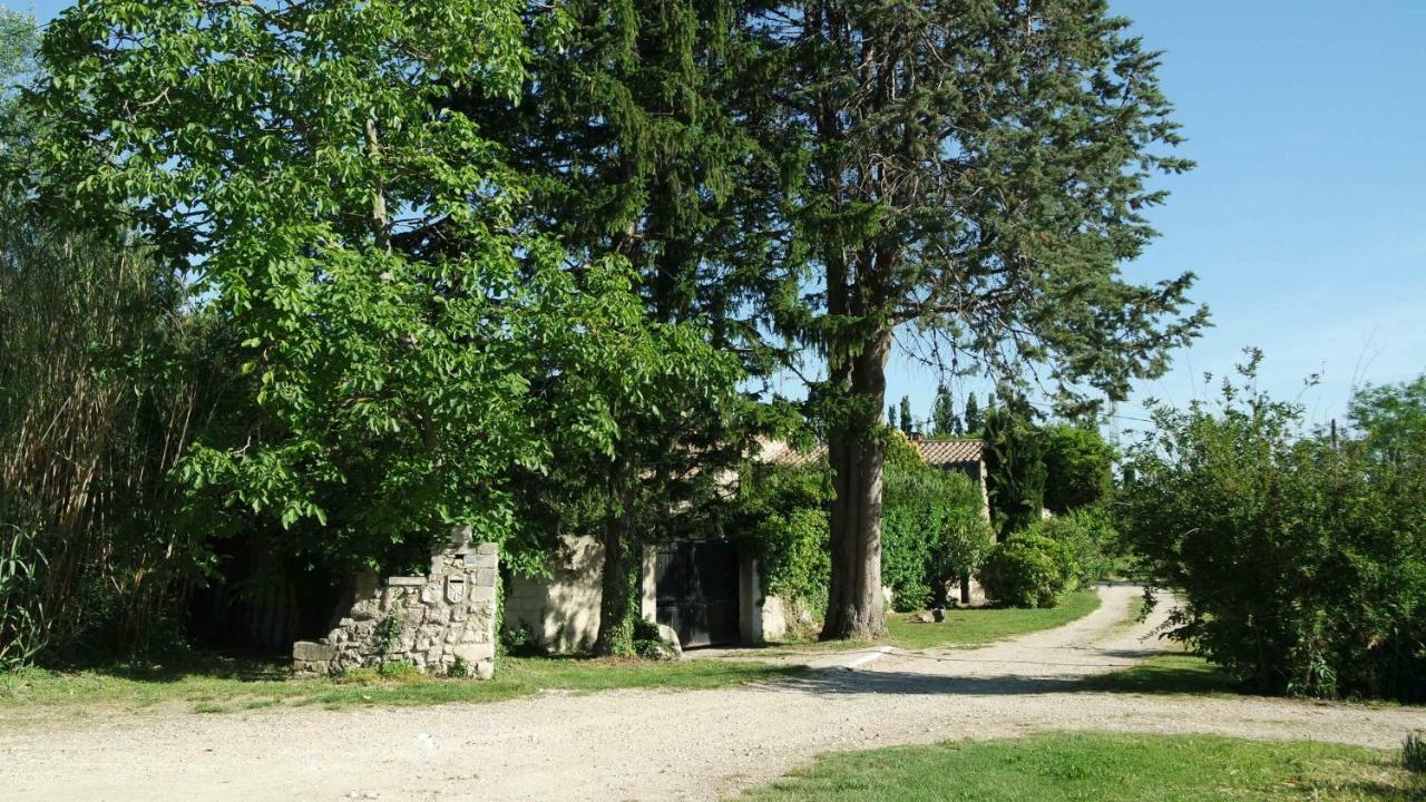 Mas Grimaud - Gite- Studio Et Chambres D'Hotes Familiales Eygalières Buitenkant foto