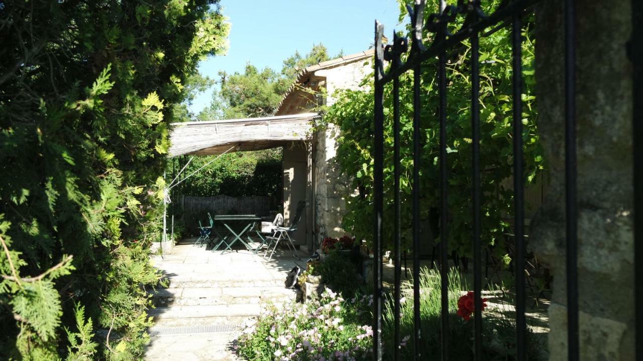 Mas Grimaud - Gite- Studio Et Chambres D'Hotes Familiales Eygalières Buitenkant foto