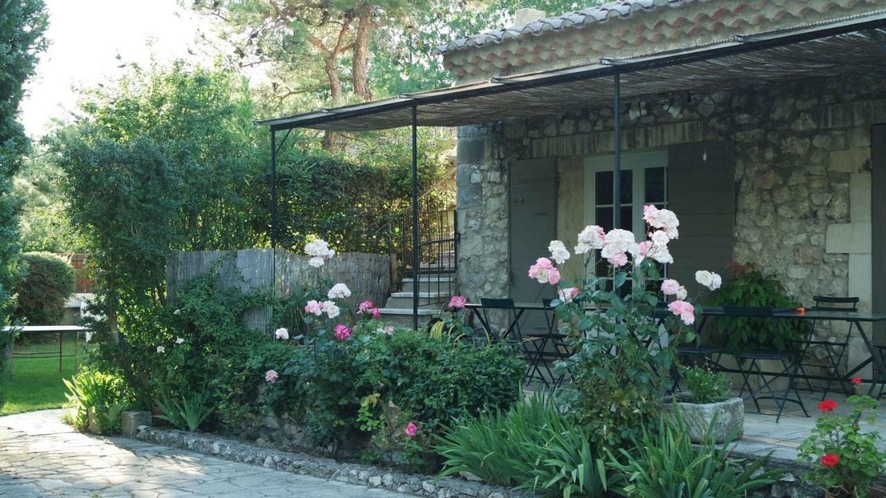 Mas Grimaud - Gite- Studio Et Chambres D'Hotes Familiales Eygalières Buitenkant foto