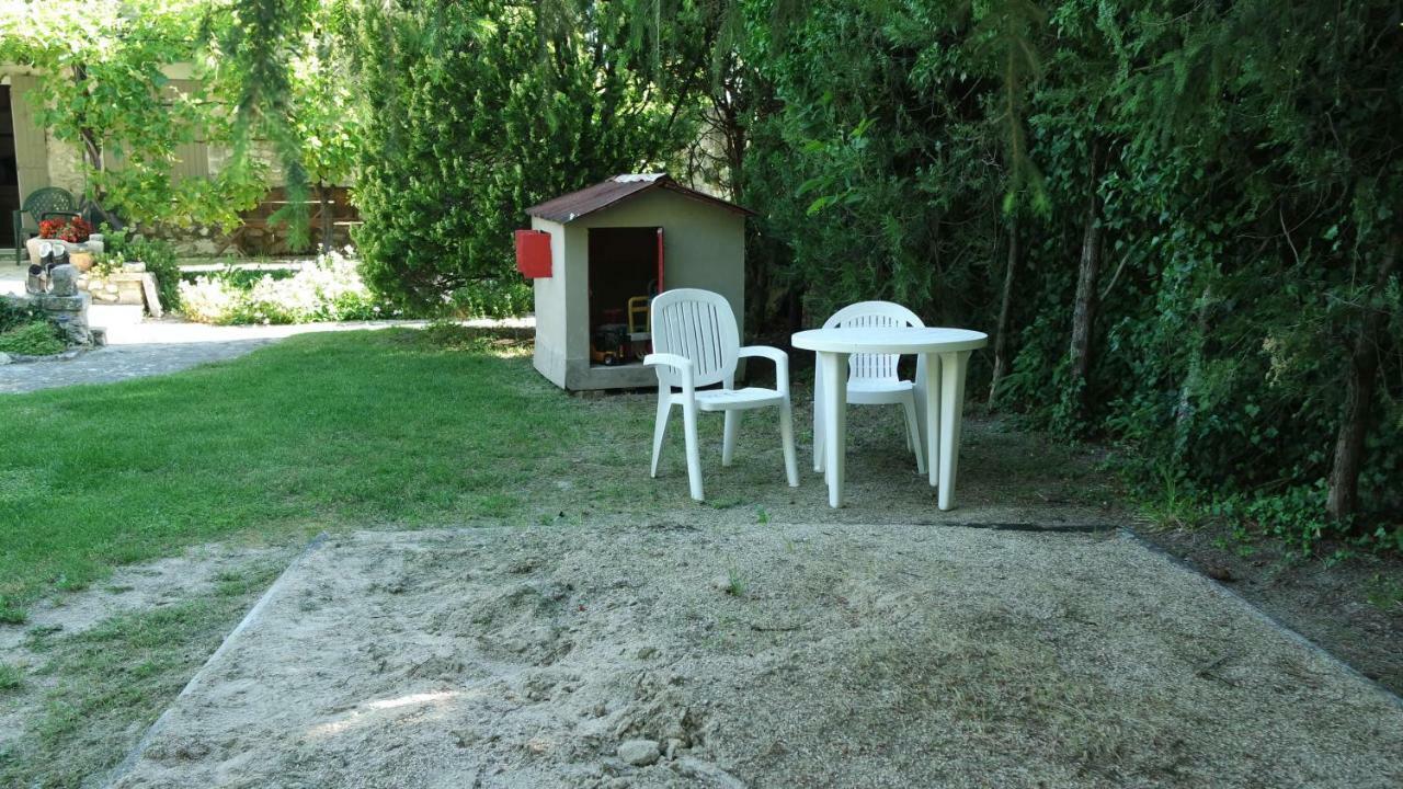Mas Grimaud - Gite- Studio Et Chambres D'Hotes Familiales Eygalières Buitenkant foto