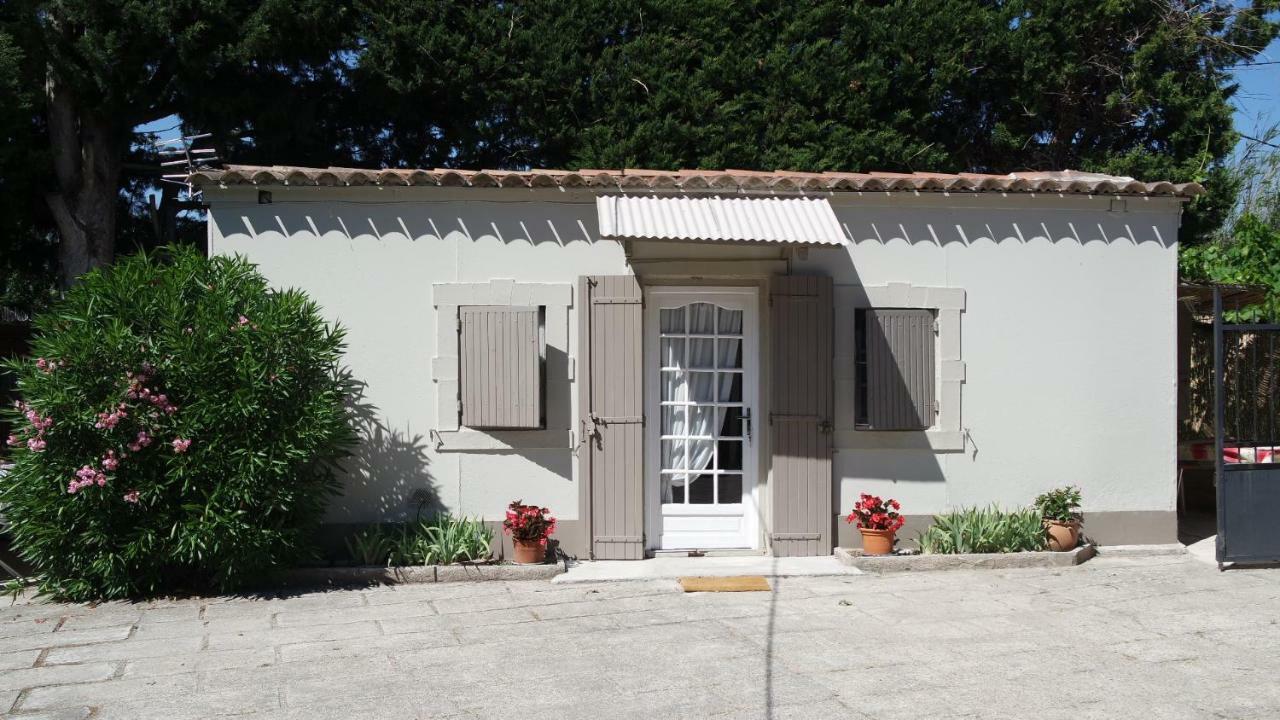 Mas Grimaud - Gite- Studio Et Chambres D'Hotes Familiales Eygalières Buitenkant foto