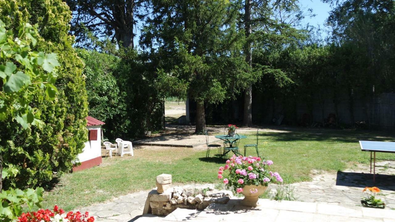 Mas Grimaud - Gite- Studio Et Chambres D'Hotes Familiales Eygalières Buitenkant foto