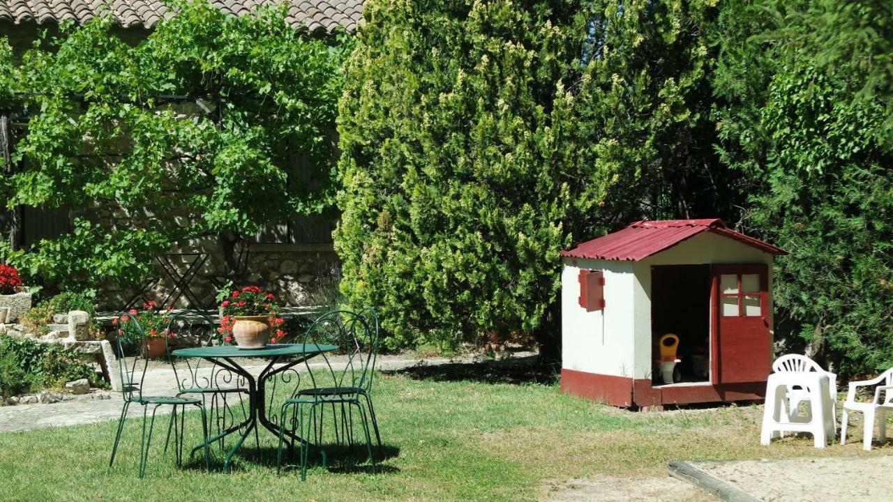 Mas Grimaud - Gite- Studio Et Chambres D'Hotes Familiales Eygalières Buitenkant foto
