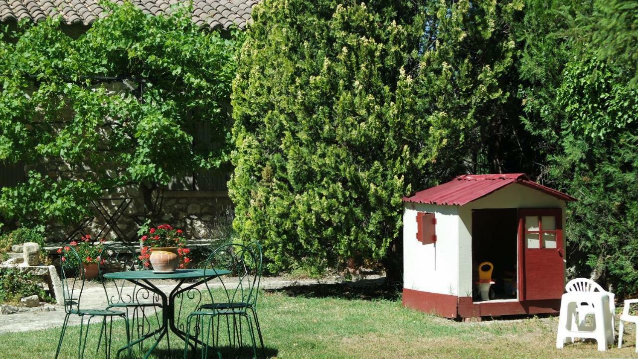 Mas Grimaud - Gite- Studio Et Chambres D'Hotes Familiales Eygalières Buitenkant foto