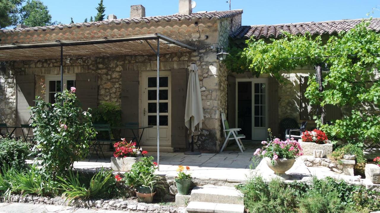 Mas Grimaud - Gite- Studio Et Chambres D'Hotes Familiales Eygalières Buitenkant foto